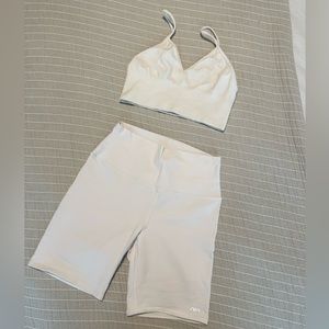 Alo SET🤍 Bra + Biker Shorts